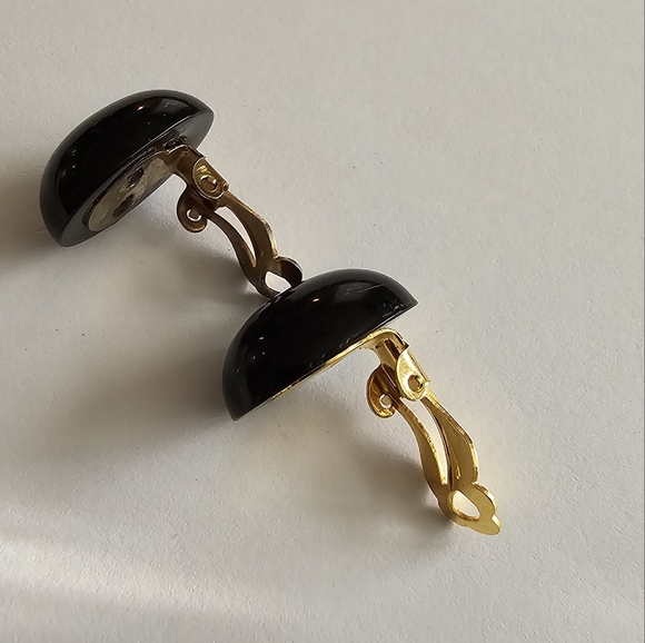 Vintage earrings black oval clip on gold tone - Picture 6 of 10